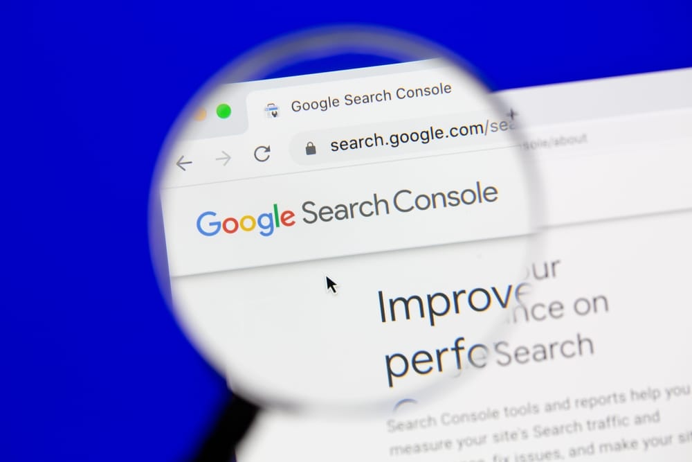 Magnifying glass on Google Search Console logo